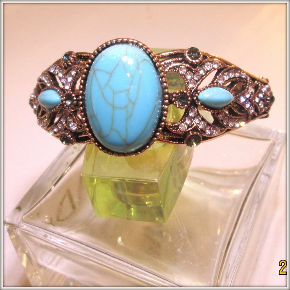 Vintage Lady's Resin Turquoise Handcraft Bangle